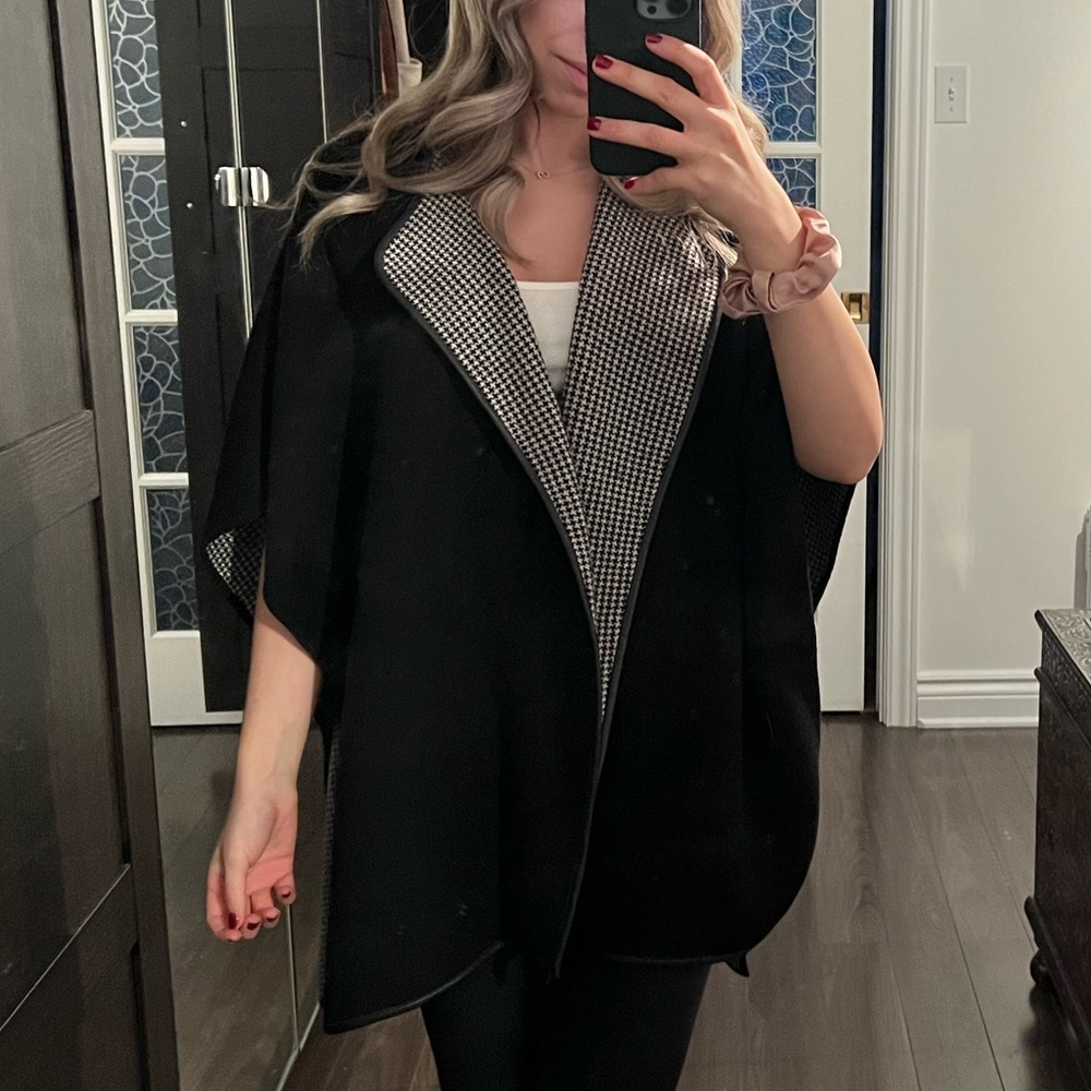 Reversible cape - Picture 2 of 8